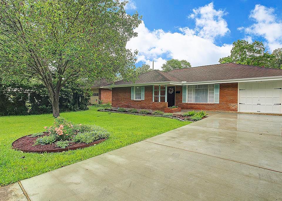1st image of 2203 Nina Lee Ln