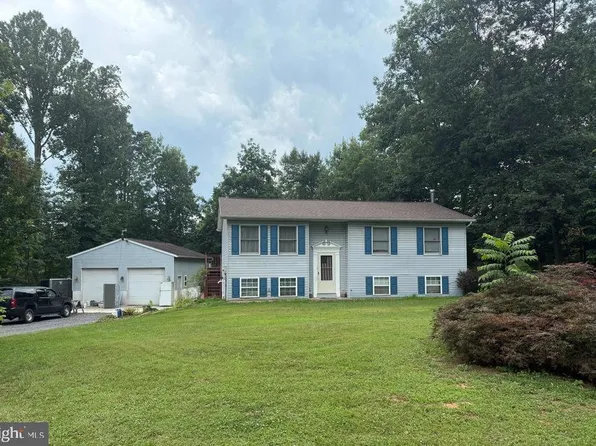 319 Canal Rd, Falling Waters, WV 25419