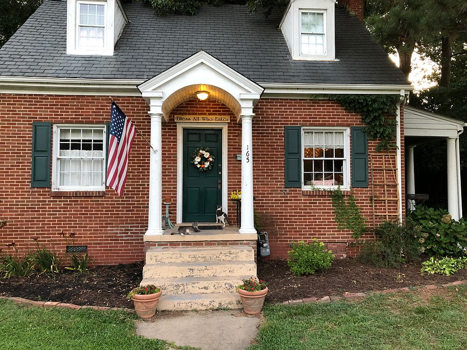 2nd image of 165 Chesterfield Ave