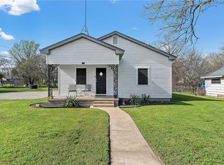 313 E Park St, Italy, TX 76651