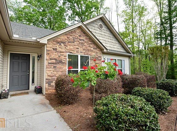 Large wooded lot, privacy