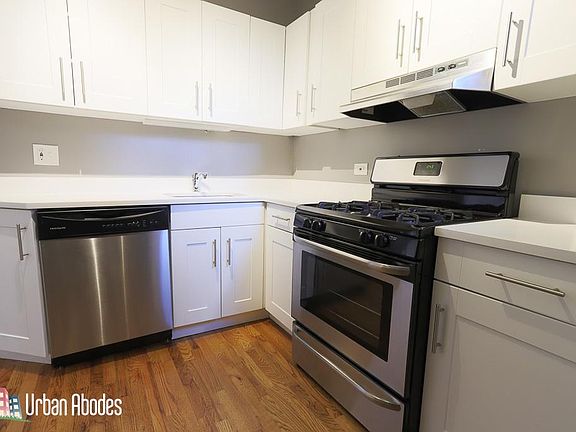 3rd image of 629 W Cornelia Ave #Ua1n