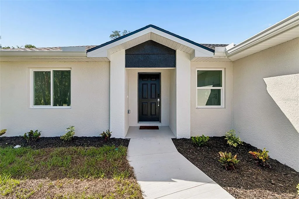 3 bed, 2.0 bath, 1364 sqft, $2,400 — Photo 3