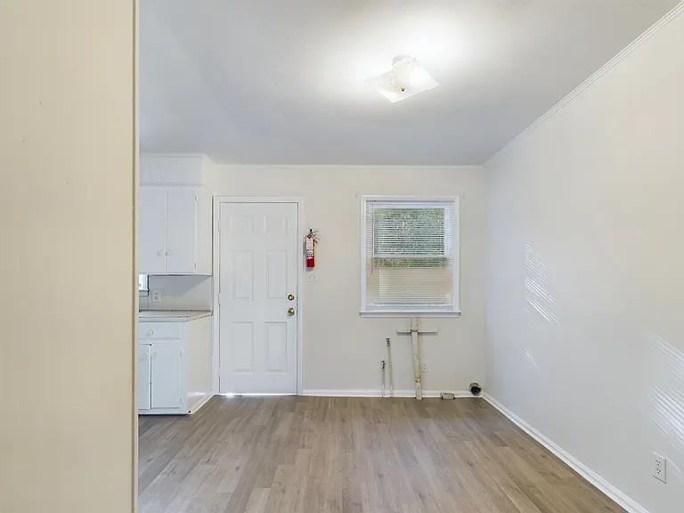 614 Eastview Ct #D — Photo 7