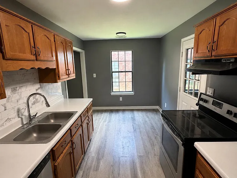 9787 Riggan Dr — Photo 3