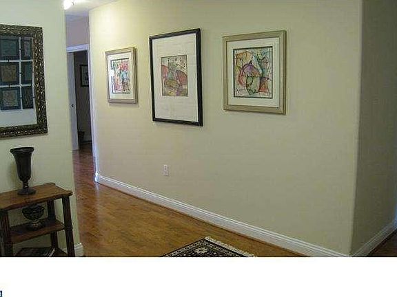 5th image of 1702 N Park Dr APT 37