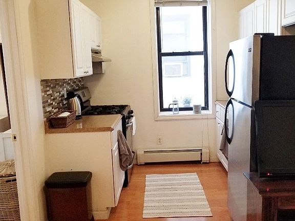 2nd image of 3149 33rd St #1