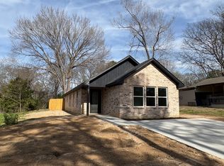 225 S McWhorter St, Mineola, TX 75773