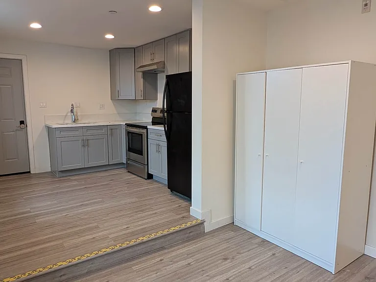 158 E Floral Dr #B — Photo 3