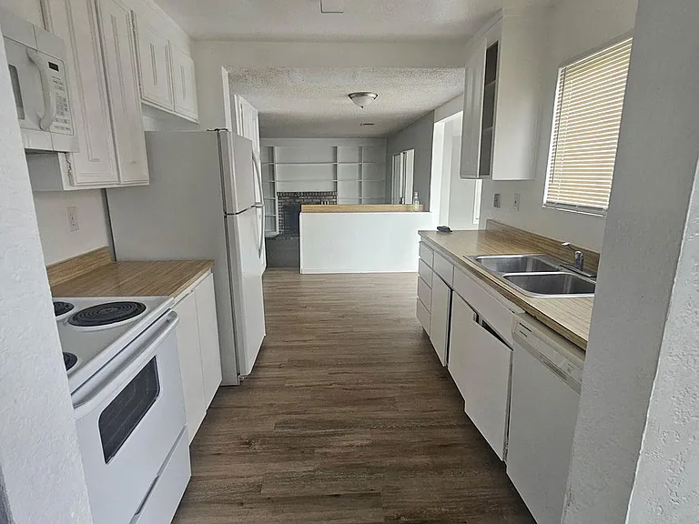 12 Sharon Dr — Photo 15
