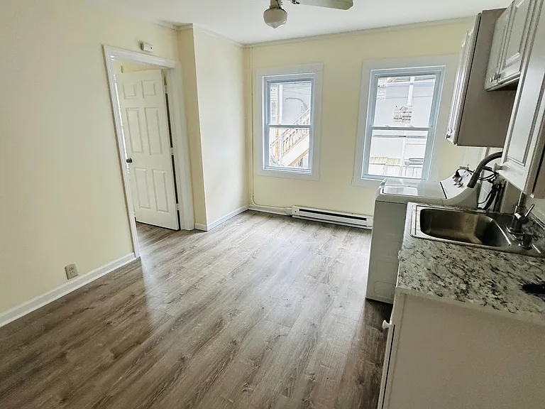 6 E Walnut St #1L — Photo 7