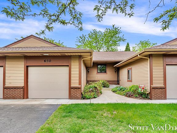 2nd image of 650 Bradford Pl NE