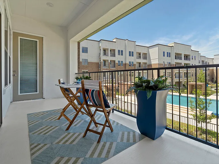 Luxe at Mercer Crossing — Photo 44