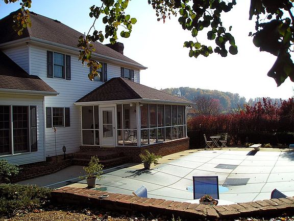 4th image of 608 Live Oak Ct