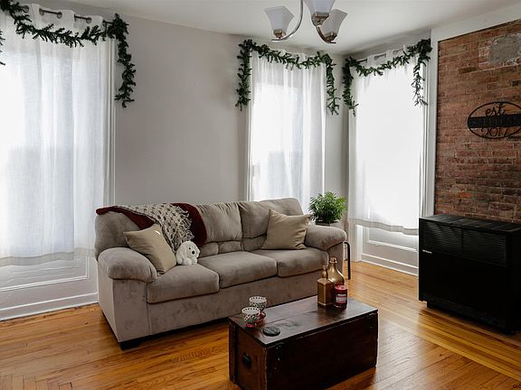 5th image of 213-215 4th St