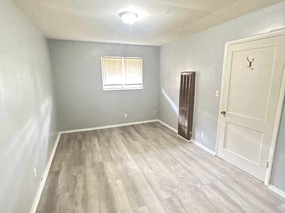 4th image of 127-129 Pawpaw St #4