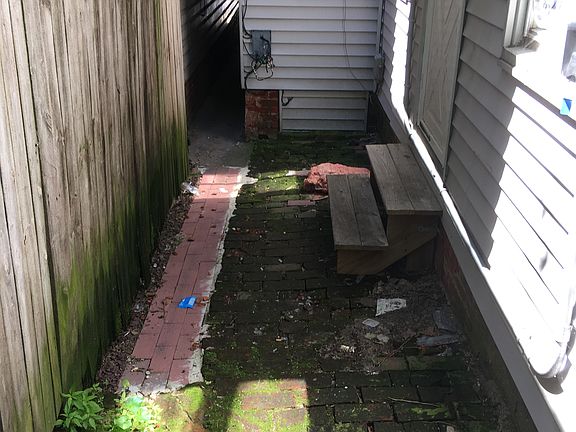 1st floor 2nd entry - right