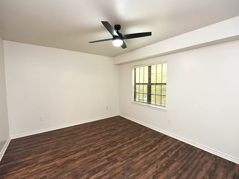 Legend V Apartments — Photo 21