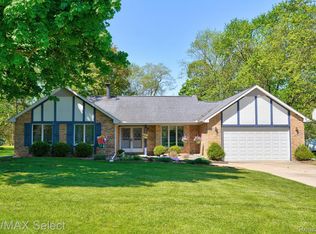 8468 Rondale Dr, Grand Blanc, MI 48439