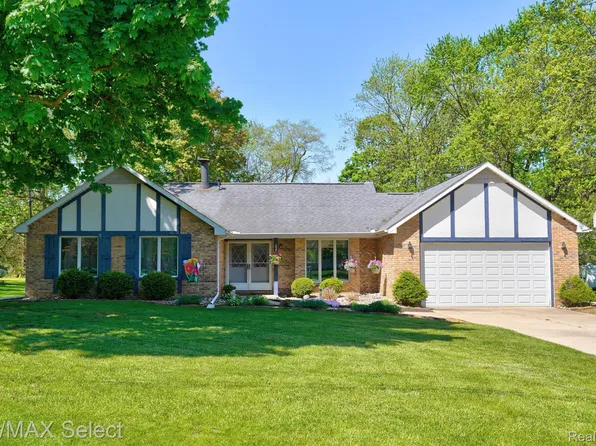 8468 Rondale Dr, Grand Blanc, MI 48439