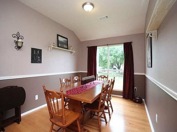 4th image of 1065 Overland Dr