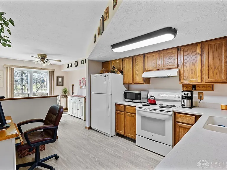 692 Hidden Valley Ct — Photo 3
