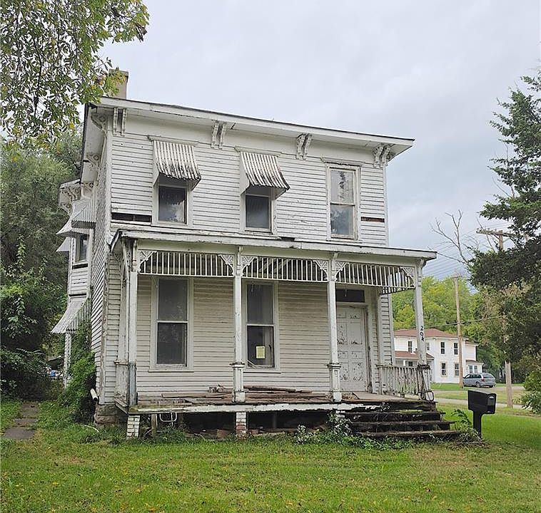 1st image of 204 S Elm St