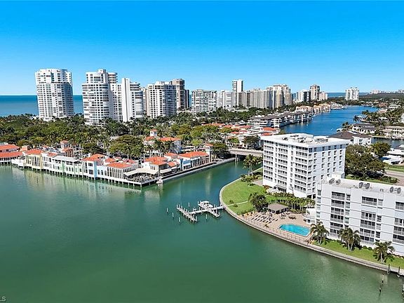 4th image of 250 Park Shore DR #701