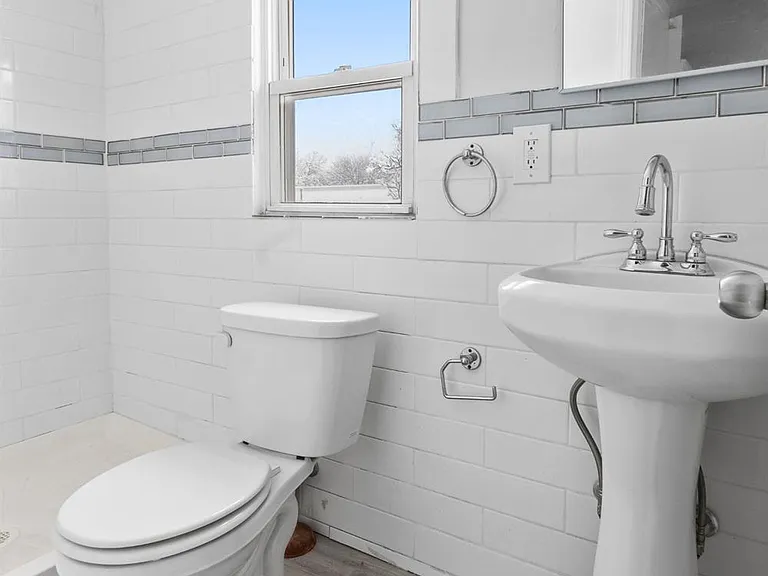 211 N 13th St #3 — Photo 9