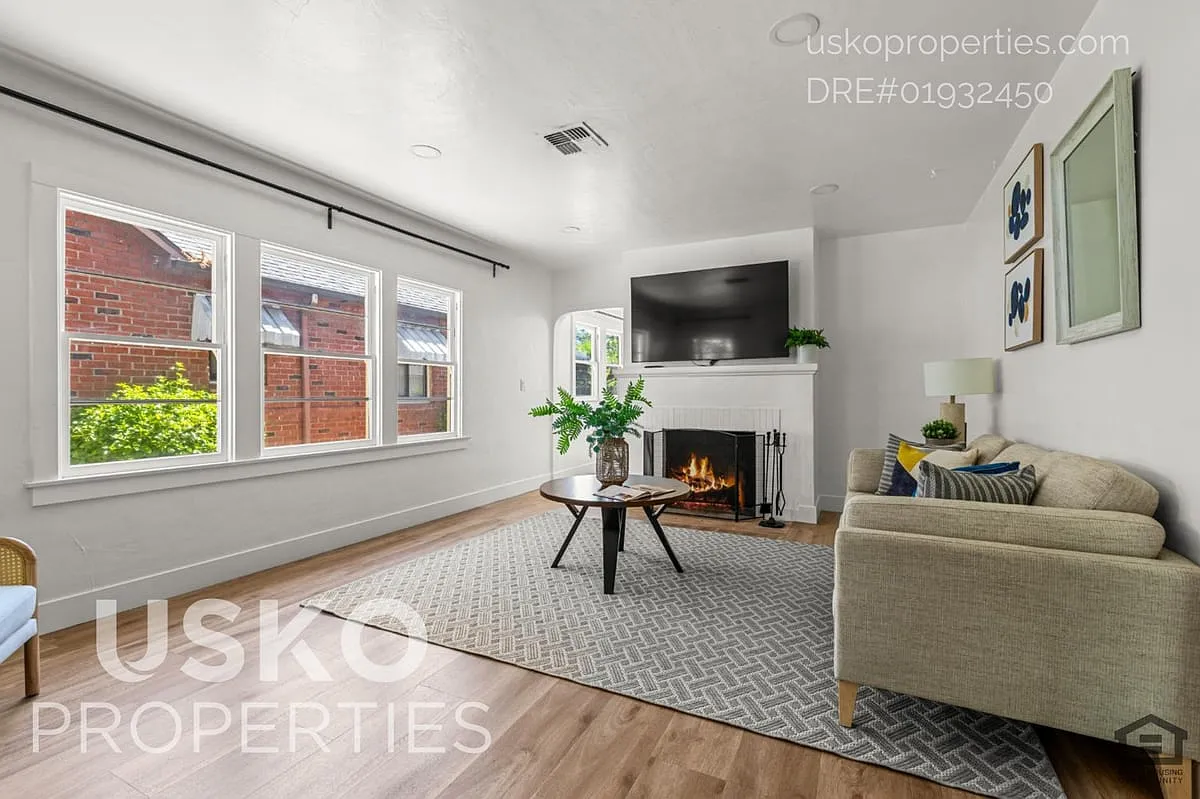 2625 27th St #1, Sacramento, CA 95818, USA — Photo 2