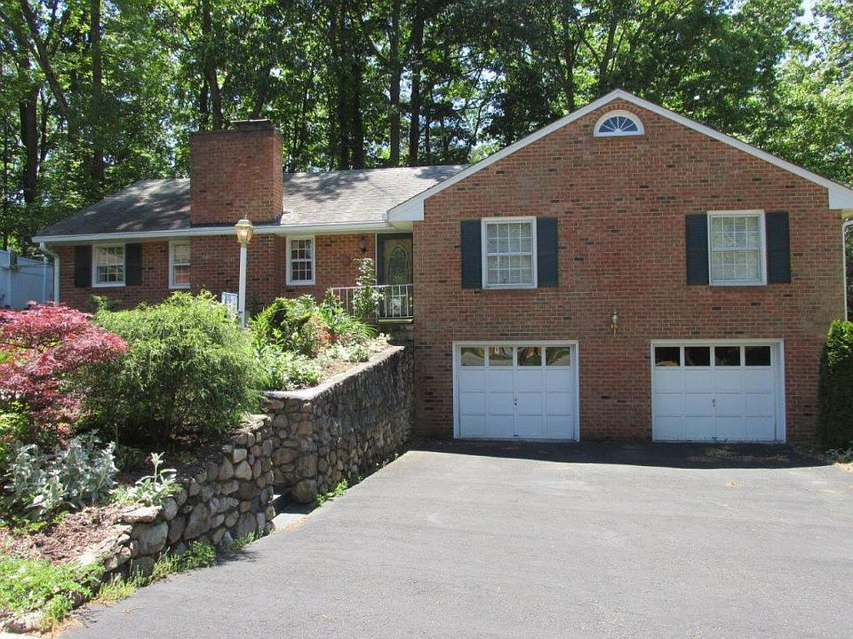 1st image of 4120 Woodridge Dr