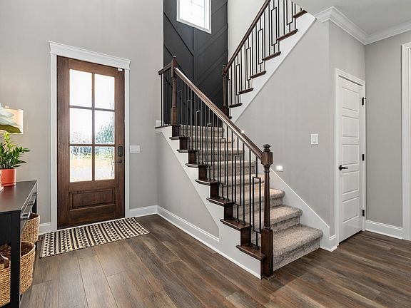 5th image of 553 Bowden Dr