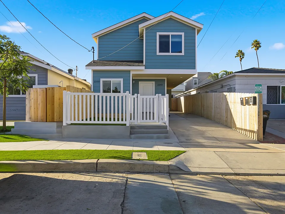 2248 Seaside St