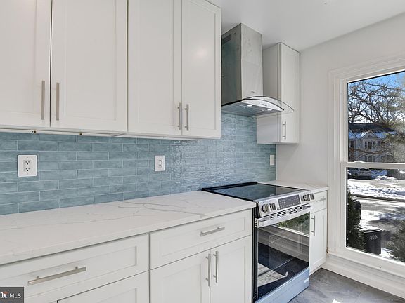 4th image of 6004 Rockton Ct