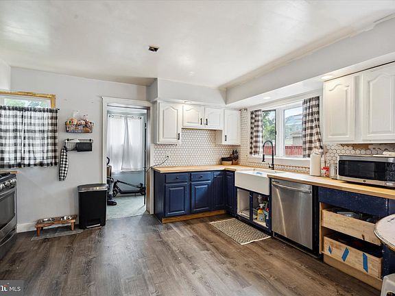5th image of 934 Bartram Ave
