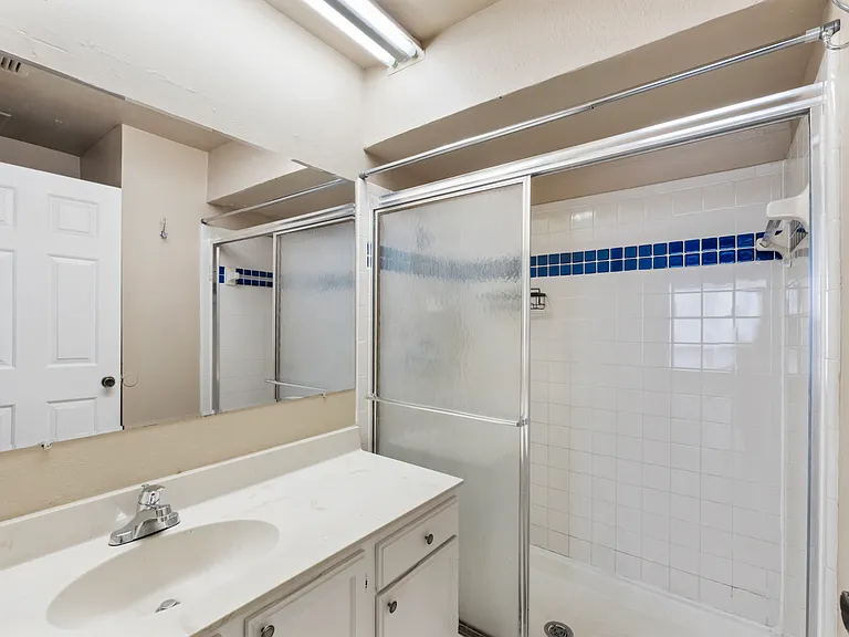 4160 Versailles Dr #4160D — Photo 14