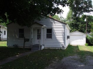450 Cedar Ave, Du Quoin, IL 62832