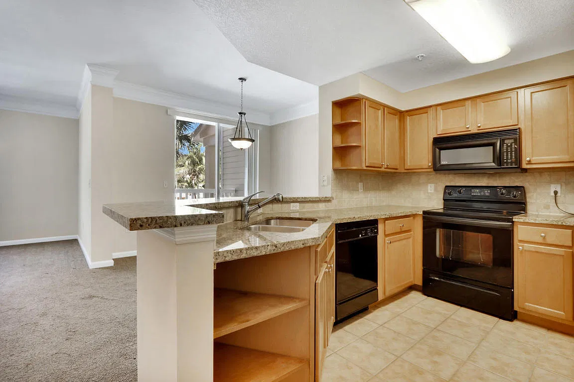 2 bed, 2.5 bath, 1344 sqft, $2,600 — Photo 4