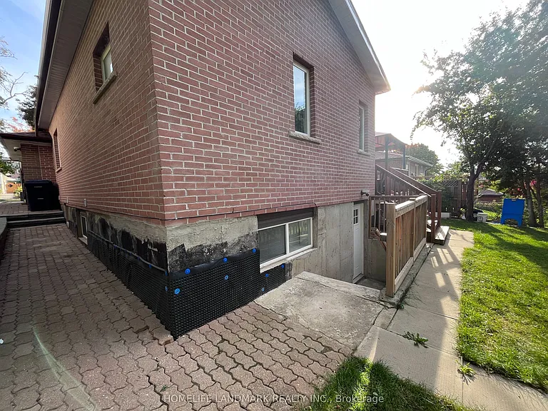 24 Tristan Cres #BASEMENT — Photo 2