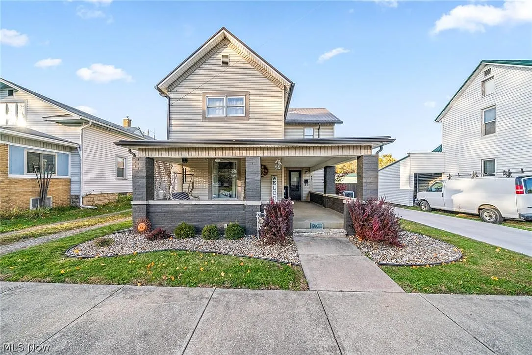 407 Ray Ave NE photo 1