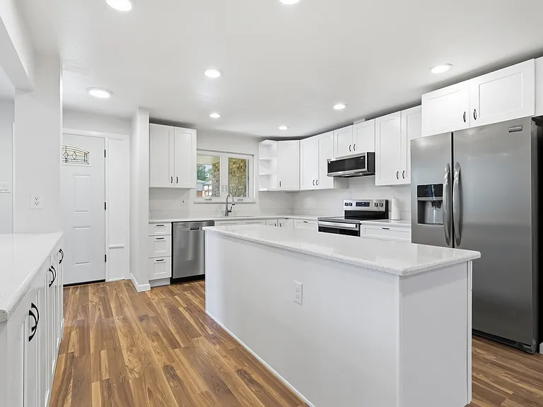 122 Helena Cir — Photo 11