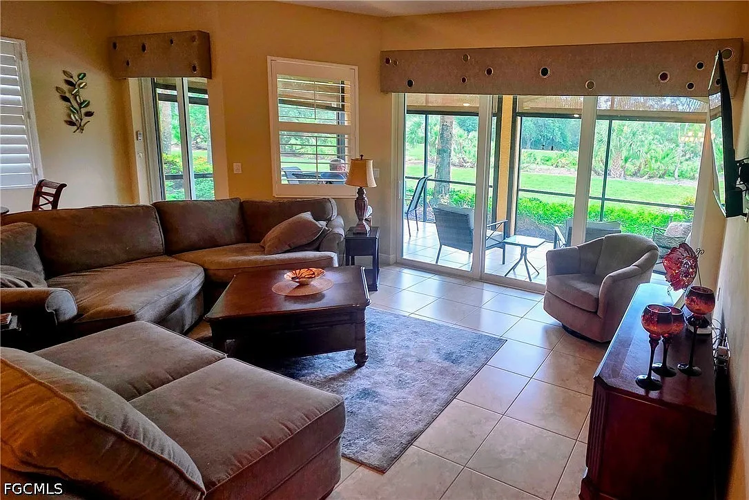 3 bed, 2.0 bath, 1739 sqft, $7,300 — Photo 3