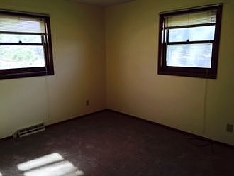 5th image of 460 E Oak St