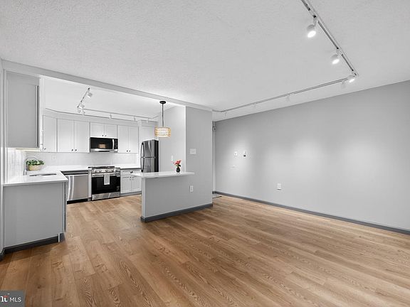 3rd image of 400 Glendale Rd #G-33