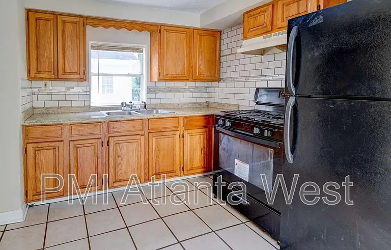 246 Stafford St NW — Photo 10