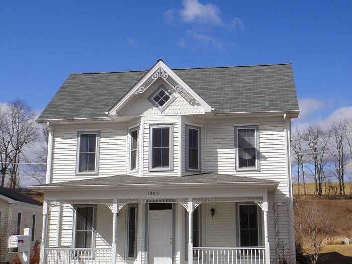 1st image of 1806 Honeysuckle Dr