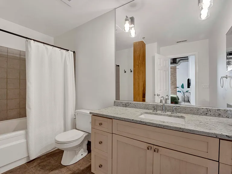 525 W Superior St #322 — Photo 14