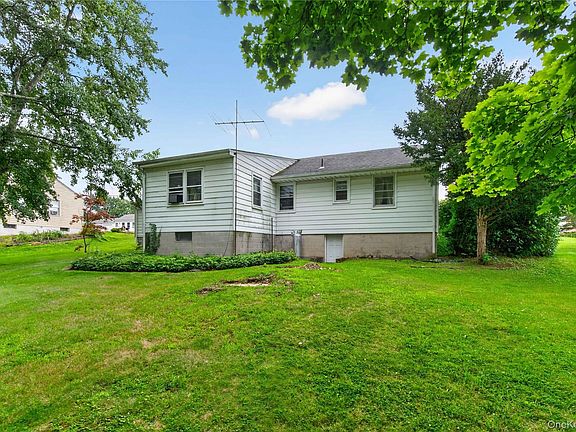 4th image of 566 Lakeside Road