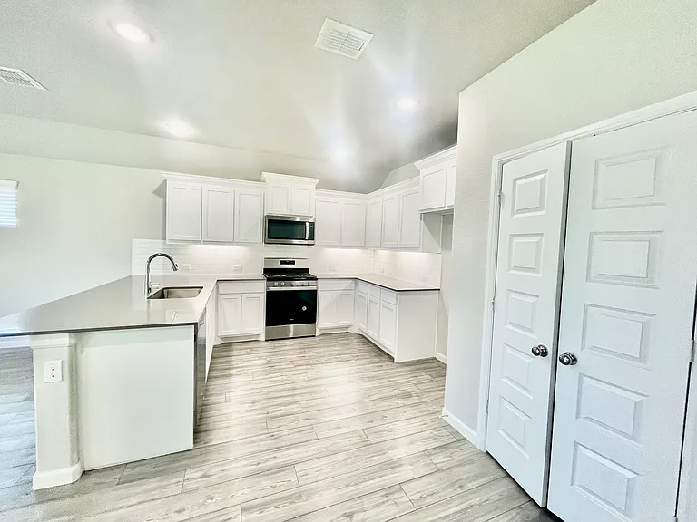 525 Ardsley Ln — Photo 30