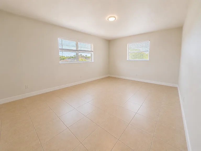 1735 Dewey St #909 — Photo 15